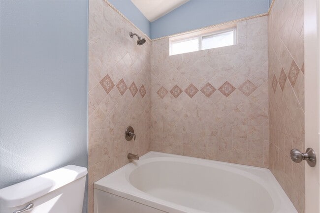 Building Photo - NW single story with four bedrooms and large backyard