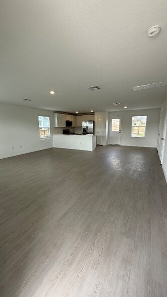 Building Photo - 349 Keefer