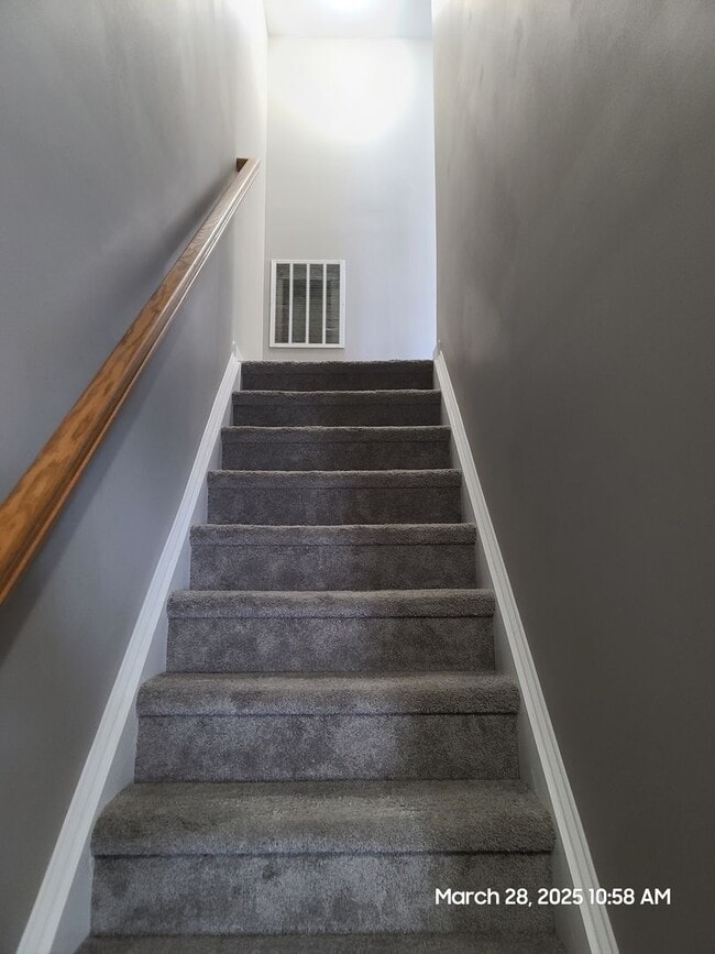 Building Photo - 3 Bedroom Townhome for Rent in Waynesboro