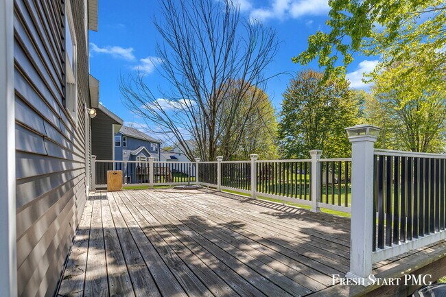 Building Photo - Spacious 6-Bedroom Retreat in Rockford with 3.5 Luxurious Baths