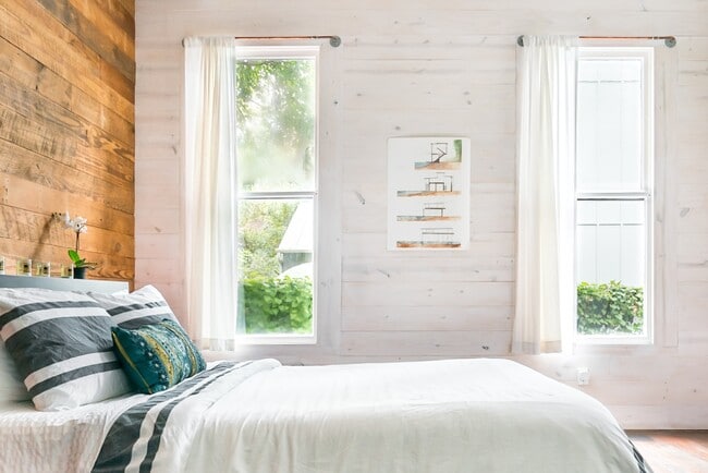 Building Photo - 215 Beauregard St