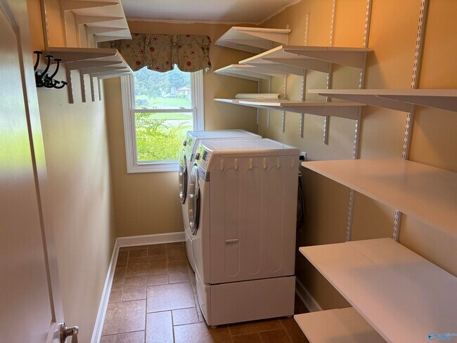 Building Photo - 304 Bellingrath Dr SW