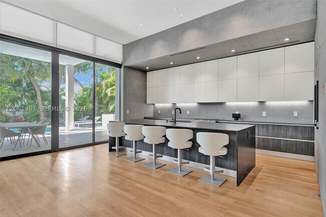 Building Photo - 240 Ocean