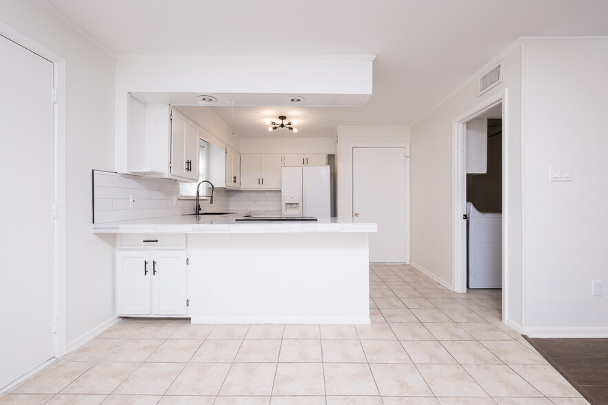 Building Photo - 12 Rio Grande Forest Dr