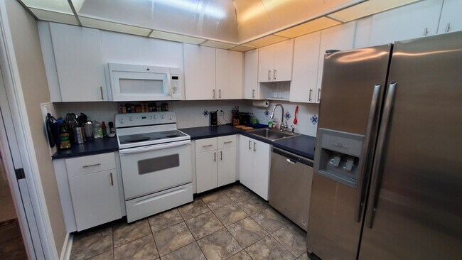 Building Photo - 3800 Oaks Clubhouse Dr
