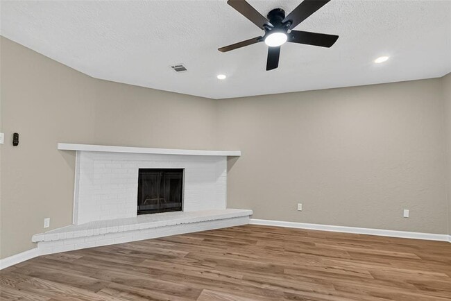 Building Photo - 17518 Autumn Hills Dr