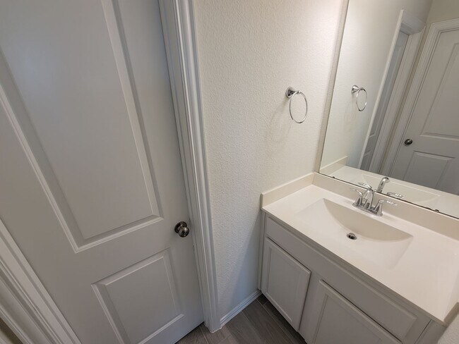 Building Photo - This thoughtfully designed home boasts 4 spacious bedrooms (2 down) and 3.5 baths, providing ampl...