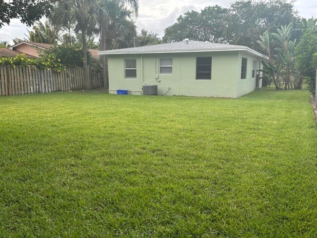 Building Photo - 218 Seville Rd