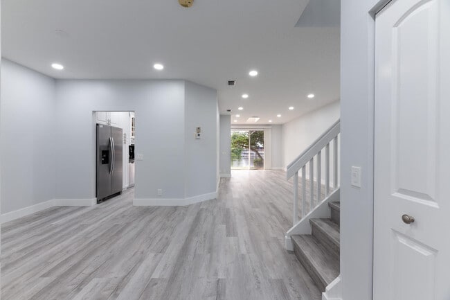 Building Photo - 6810 Via Regina