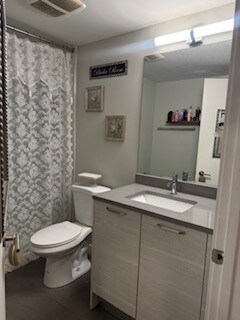 Building Photo - 2407 W Eastwood Ave