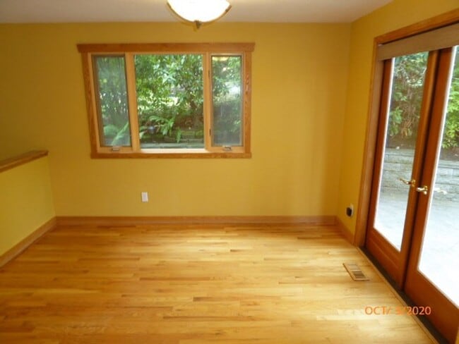 Building Photo - Beautiful 2 Story 3 Bed 2.5 Bath