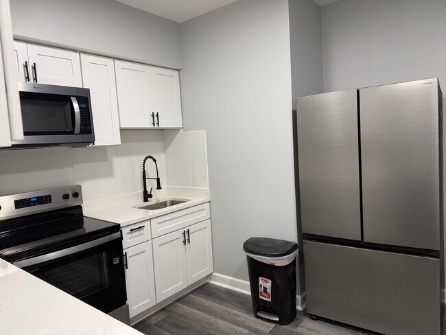 Building Photo - 3718 E Lombard St