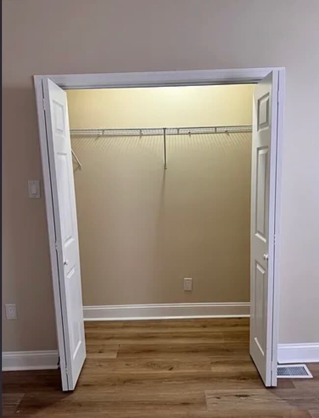 Building Photo - 5751 Walton Ave