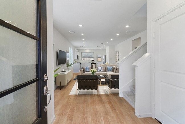 Building Photo - 2107 Fisher Bnd Dr