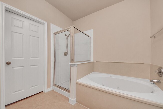 Building Photo - 822 Glen Abbey Dr