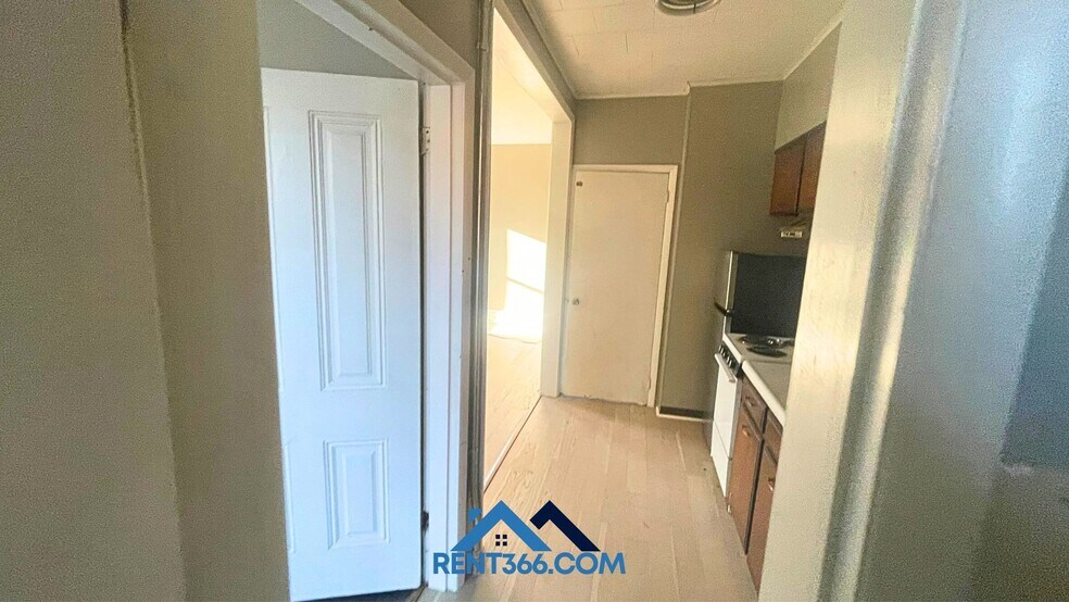 Building Photo - 101 N George St