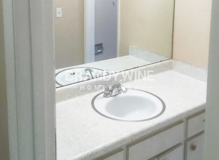 Building Photo - 1608 Robin Ln