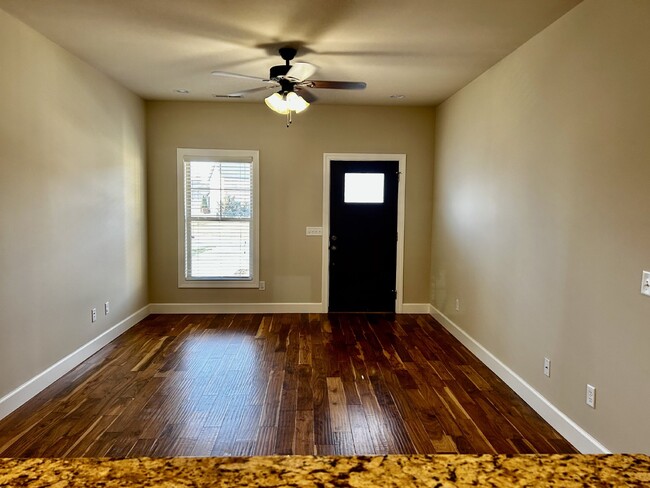 Building Photo - 2BD 2BA ONE LEVEL CONDO IN ALGOOD