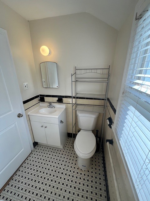 Building Photo - 639 Emerson St NE