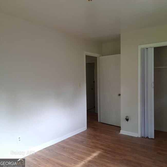 Building Photo - 1638 E Woodberry Ave