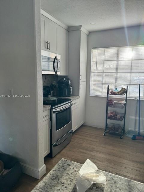 Building Photo - 1325 W 4th Ln