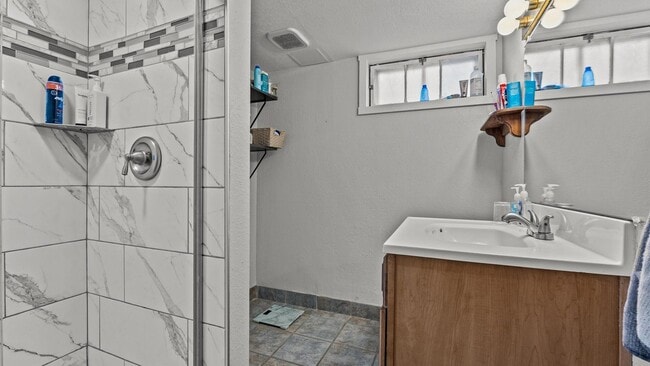 Building Photo - 1627 N 5th St