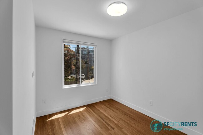 Building Photo - Bernal Heights: Remodeled Single Family Home w/ Views, Hot Tub & Solar Panels