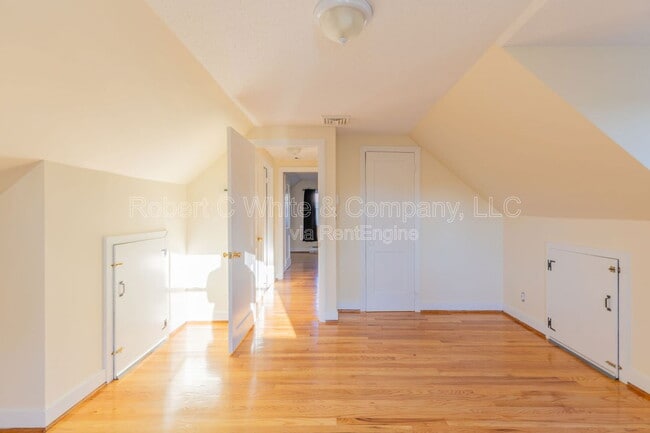 Building Photo - 183 Thompson Rd