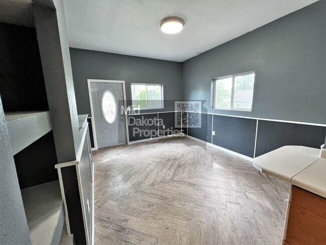 Building Photo - 404 S Minnesota- 4 Bedroom, 2 Bathroom House