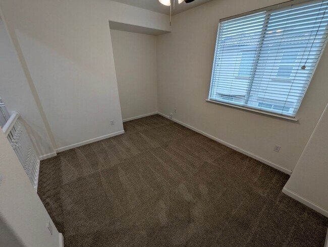 Building Photo - Well-Appointed Fairfield 4/2.5 Home with Excellent Location + Price