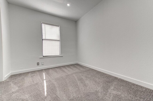 Building Photo - 3205 Bengston St