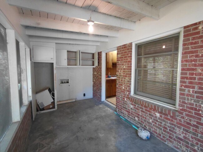 Building Photo - 1507 Brennen Rd