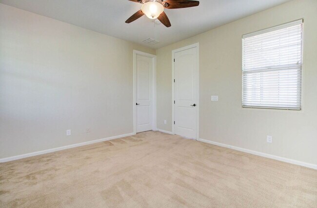 Building Photo - 9427 E Trailside View