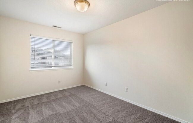 Building Photo - 3454 SE Northwood Way