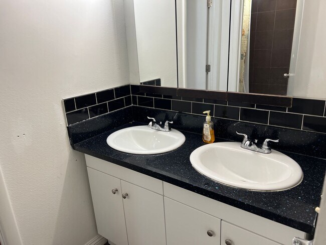 Building Photo - 68 E 200 S