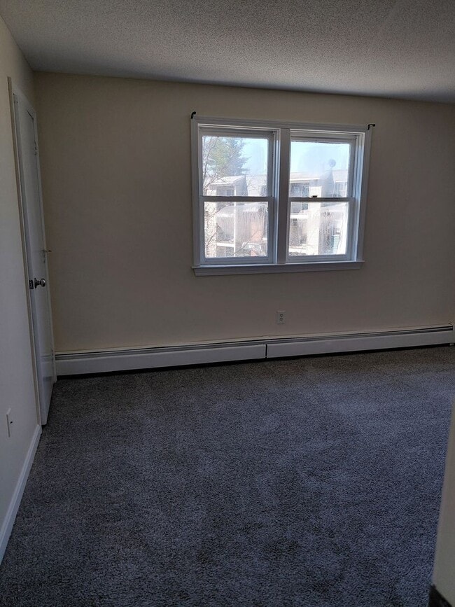 Building Photo - 4 Knights Bridge Dr