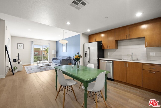 Building Photo - 13337 Beach Ave