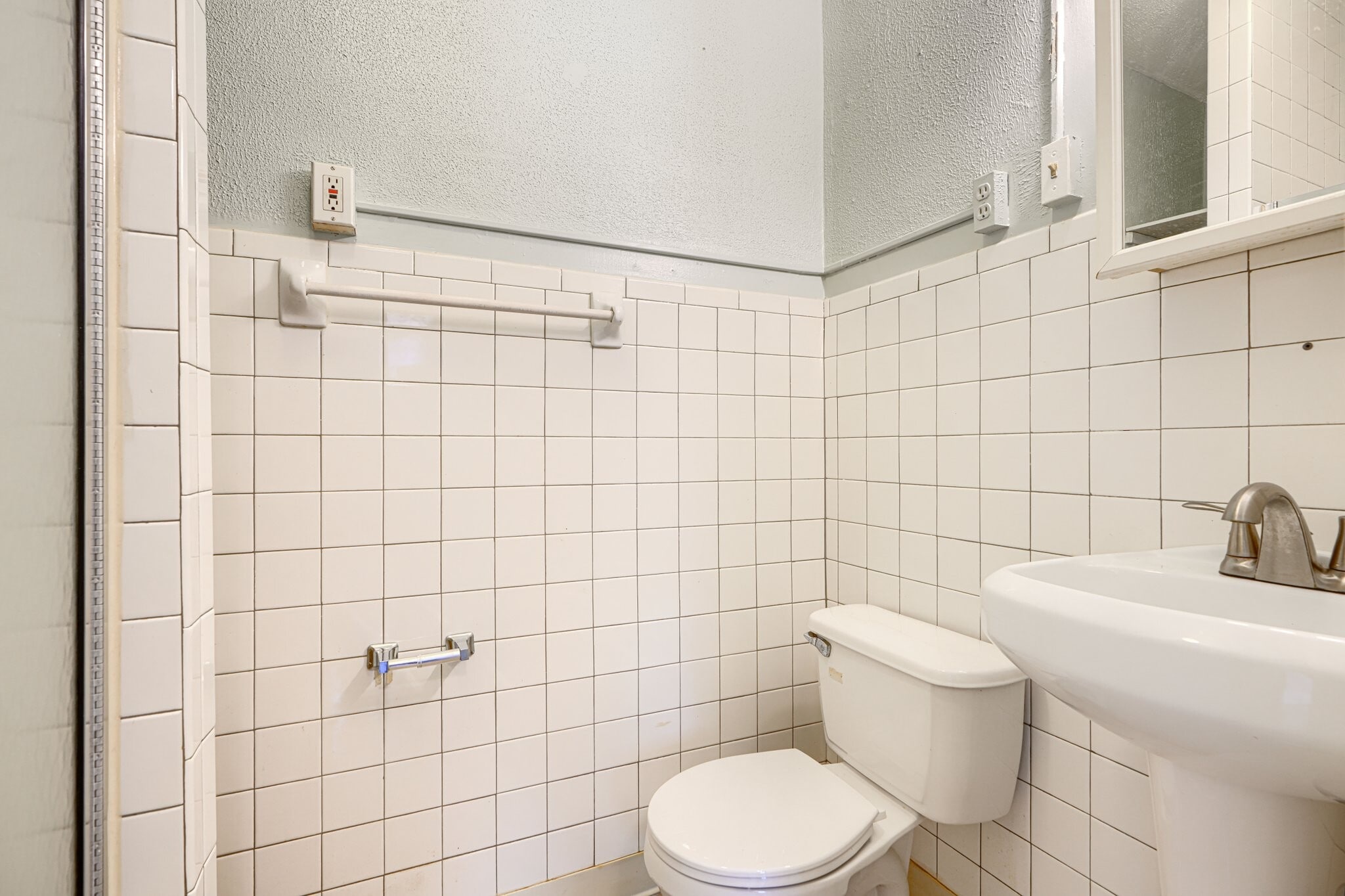 Building Photo - 4041 Wilkens Ave