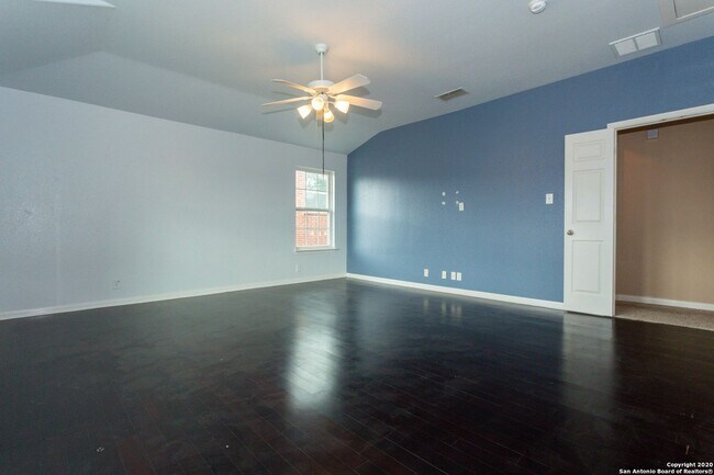 Building Photo - Spacious Stone Oak Beauty