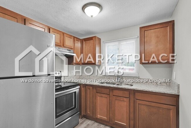 Building Photo - 330 Mercury Dr