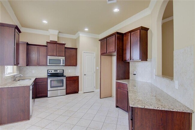 Building Photo - 221 Geode Ln