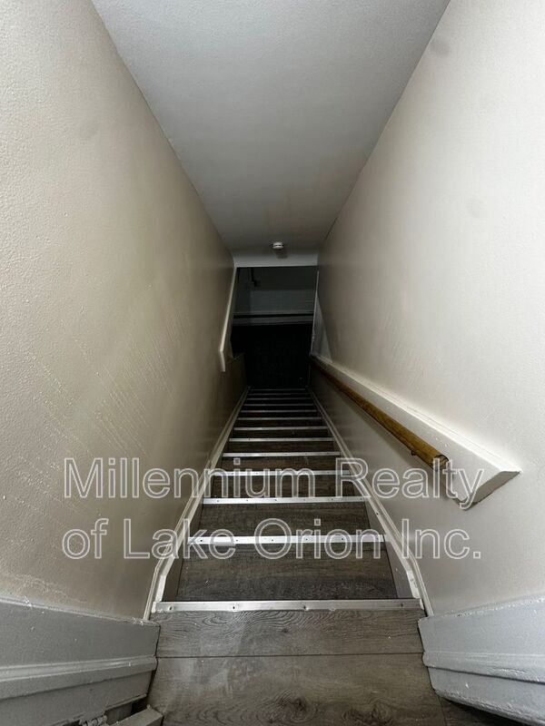 Building Photo - 24034 Meadowlark St