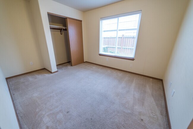 Building Photo - 4 Bedroom 2 Bath Home for Rent