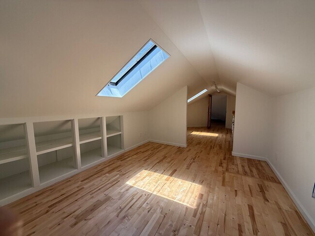 Building Photo - 1472 Chanticleer Ave