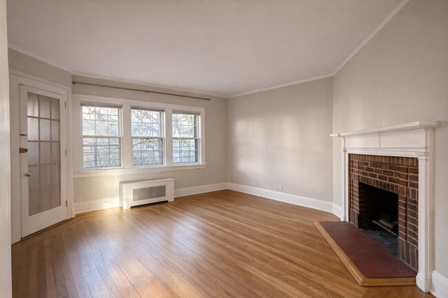 Building Photo - 2-17 Burns St