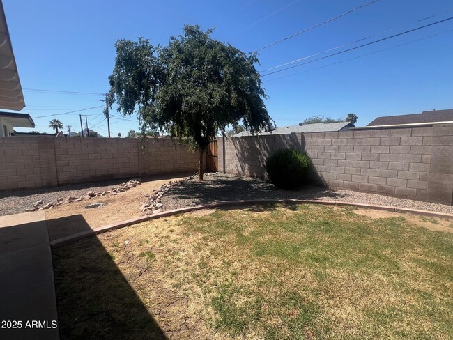 Building Photo - 8608 E Highland Ave