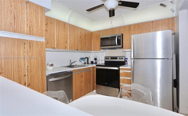 Building Photo - 2401 S Ocean Dr