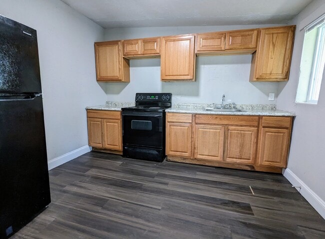 Building Photo - "Charming 2-Bed Upstairs Apartment in Moncrief Park – Cozy 700 Sq Ft with Modern Comfort!"