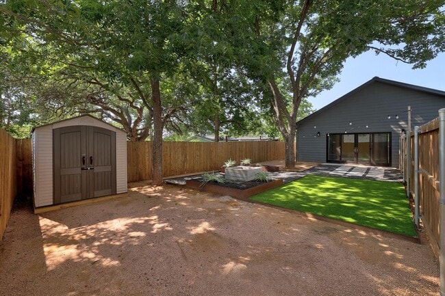 Building Photo - 702 Philco Dr