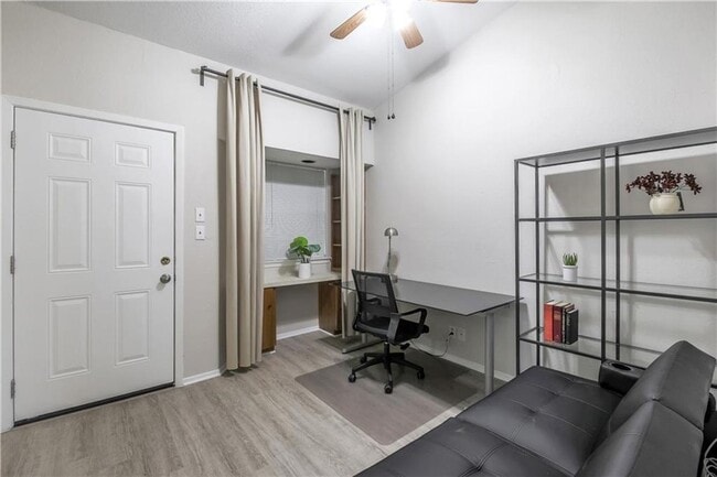 Building Photo - Furnished 1x1 North Campus Apartment on Guad